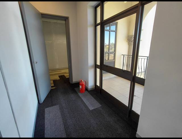 134M² OFFICE TO LET IN MAGALIESSIG